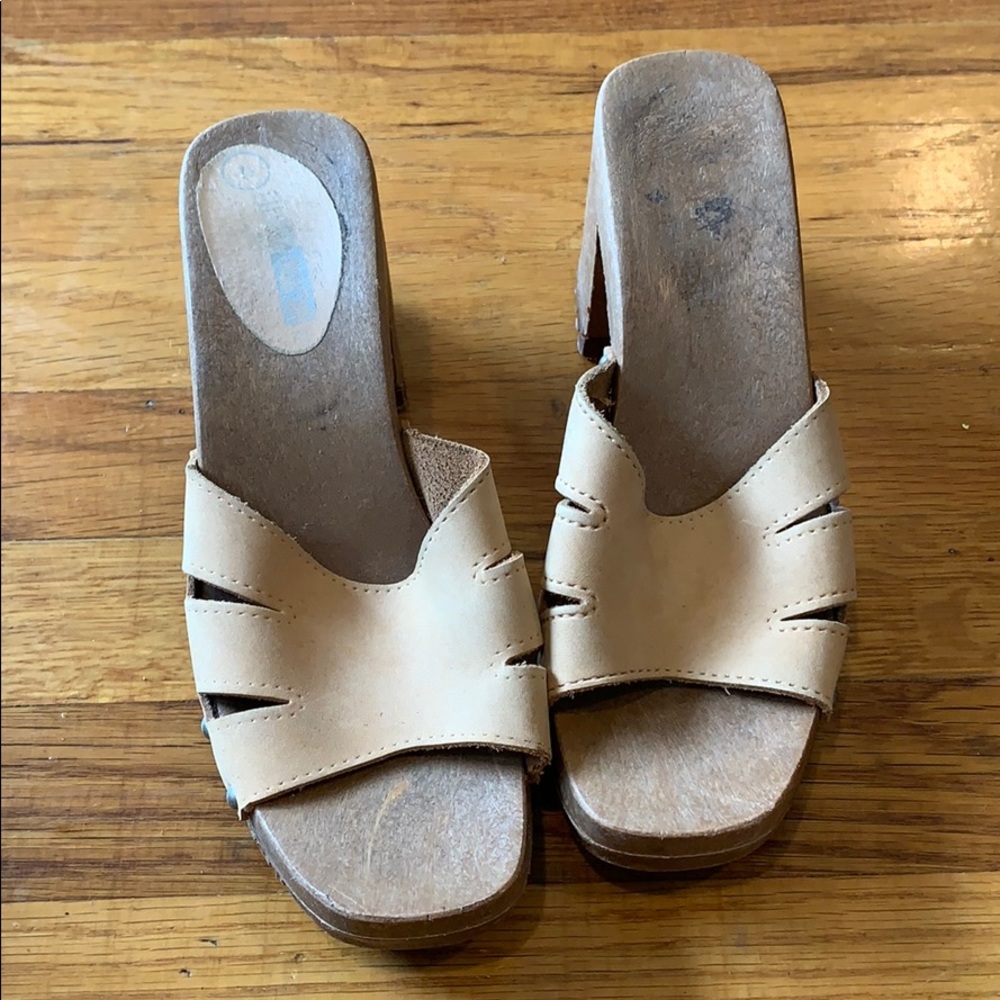 Vintage Tan Wedge Sandals